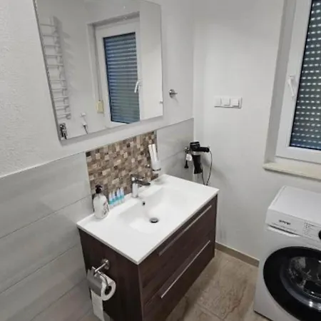 Spacious With Outdoor Swimming Pool In - Two Bedroom Apartment Trogir