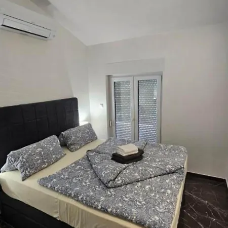 Spacious With Outdoor Swimming Pool In - Two Bedroom