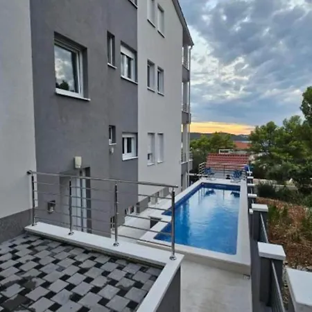 Spacious With Outdoor Swimming Pool In - Two Bedroom Apartment *